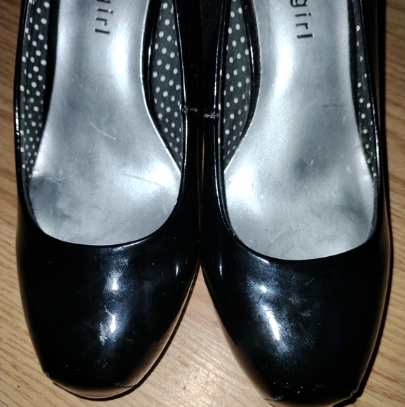 Shoes - Picture 4 of 4